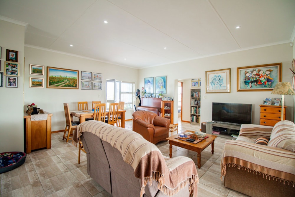 House for sale in Paradise Beach, Jeffreys Bay - 1JF1676342