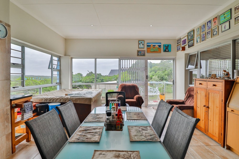 House for sale in Paradise Beach, Jeffreys Bay - 1JF1676342