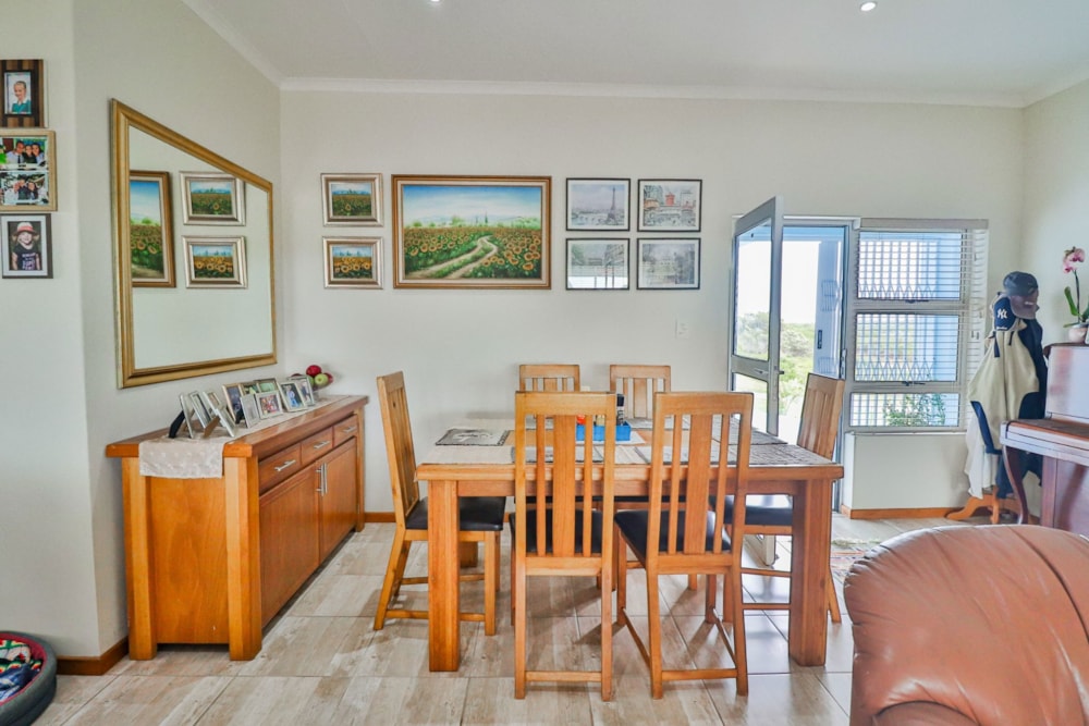 House for sale in Paradise Beach, Jeffreys Bay - 1JF1676342