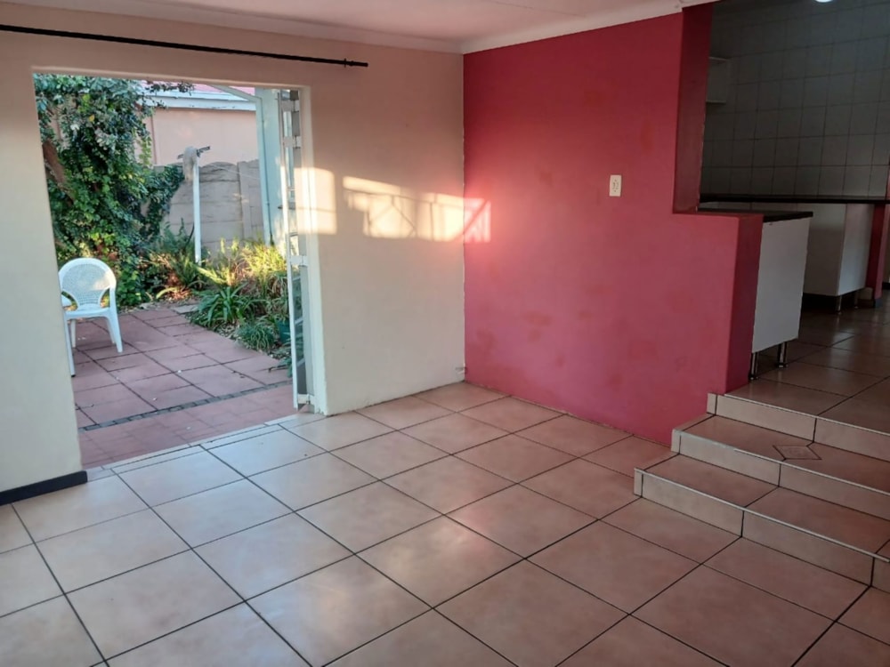 House let in Sophiatown - RAL1674565 House let in Sophiatown - RAL1674565