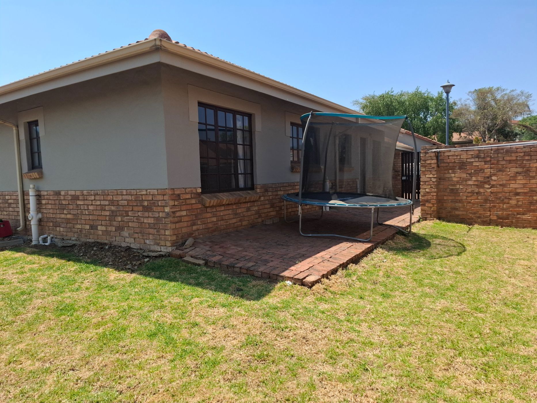 Townhouse let in Equestria - PTL1676754