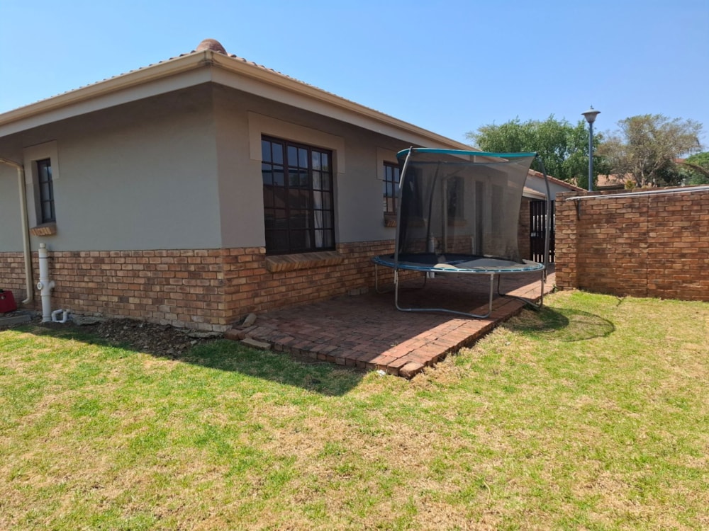 Townhouse let in Equestria - PTL1676754 Townhouse let in Equestria - PTL1676754