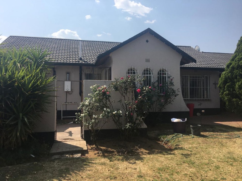 House for sale in Brackendowns - 1AB1675502