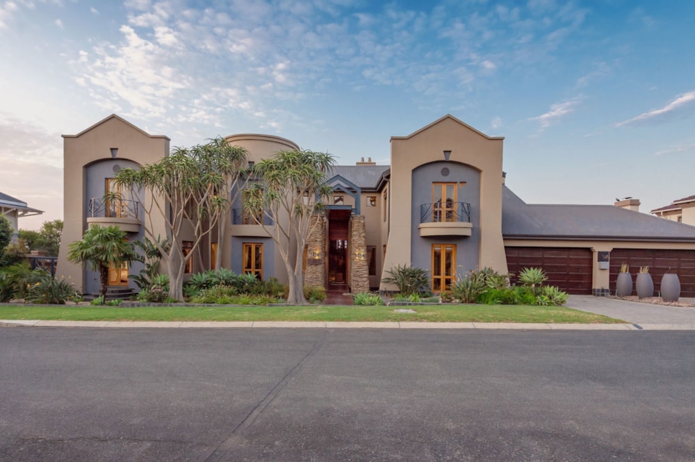 Double-storey house for sale in Greenstone Hill - BED1677278 Double-storey house for sale in Greenstone Hill - BED1677278