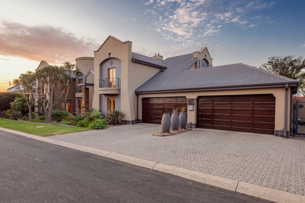 Double-storey house for sale in Greenstone Hill - BED1677278 Double-storey house for sale in Greenstone Hill - BED1677278