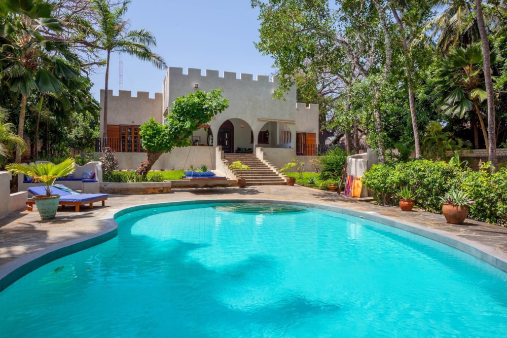 Beachfront villa to rent in Galu, Kenya - 3KE1676279 Beachfront villa to rent in Galu, Kenya - 3KE1676279