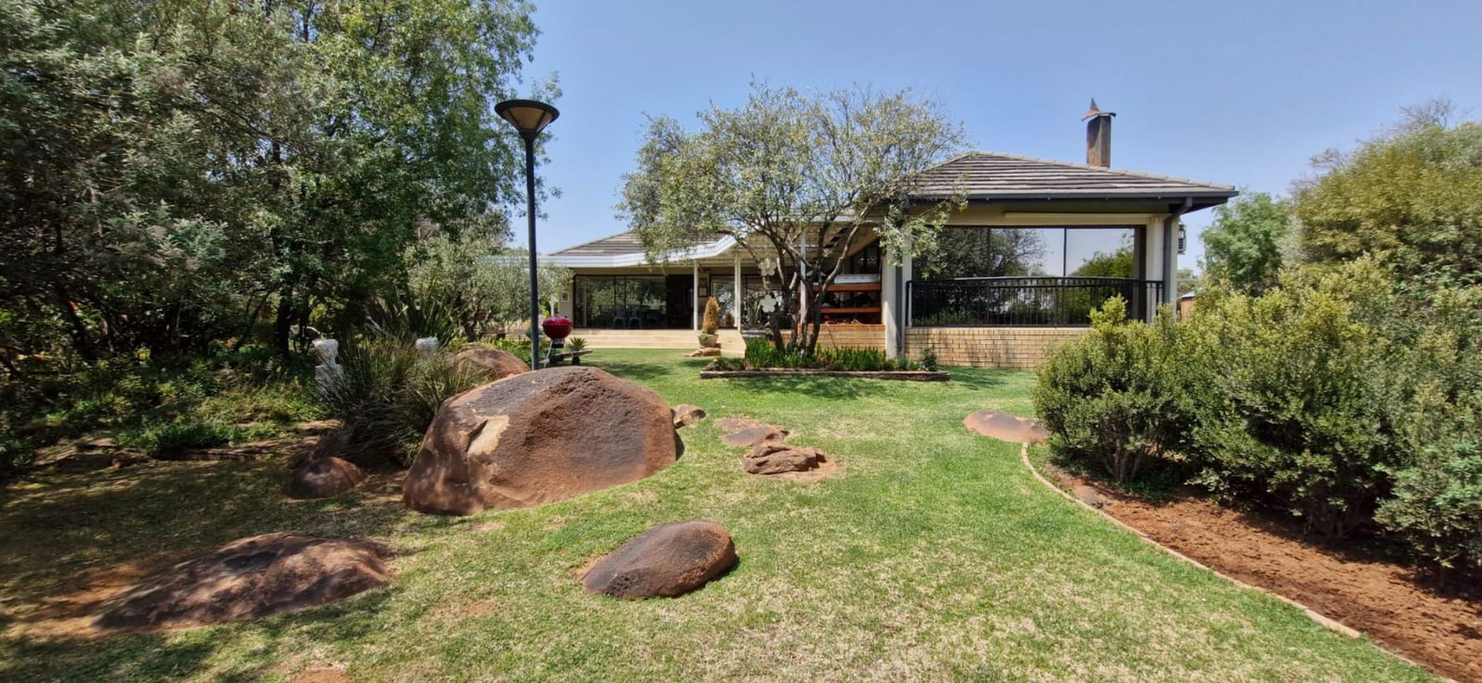 Smallholding for sale in Spitskop - 1BX1678305