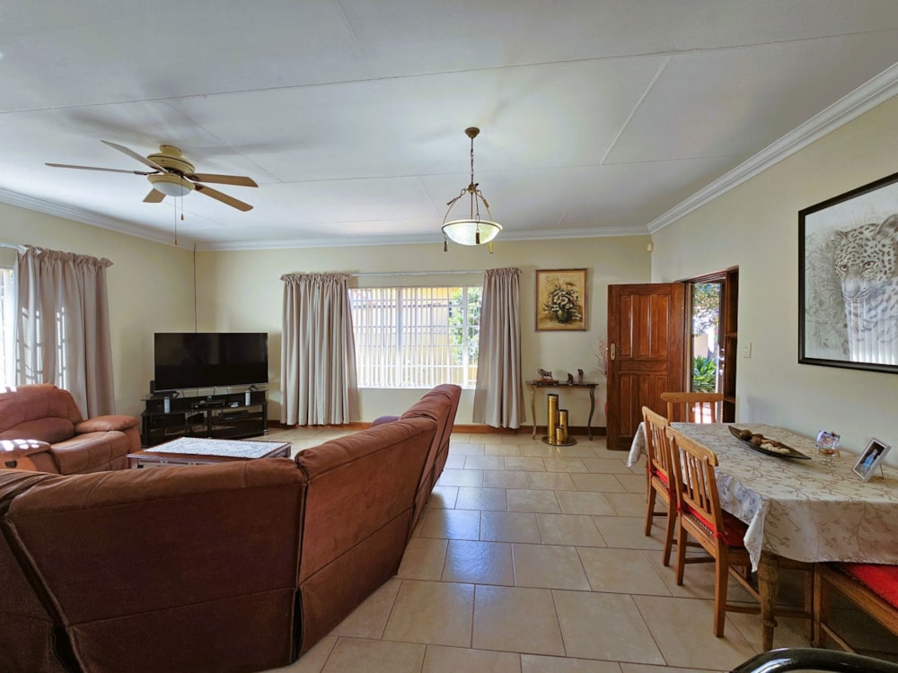 Security complex home let in Melodie - 1HR1675672 Security complex home let in Melodie - 1HR1675672