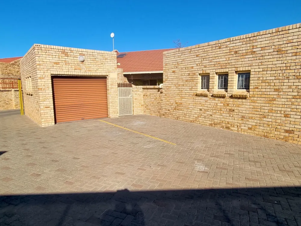 Townhouse let in Uitsig, Bloemfontein - 1BX1718946 Townhouse let in Uitsig, Bloemfontein - 1BX1718946