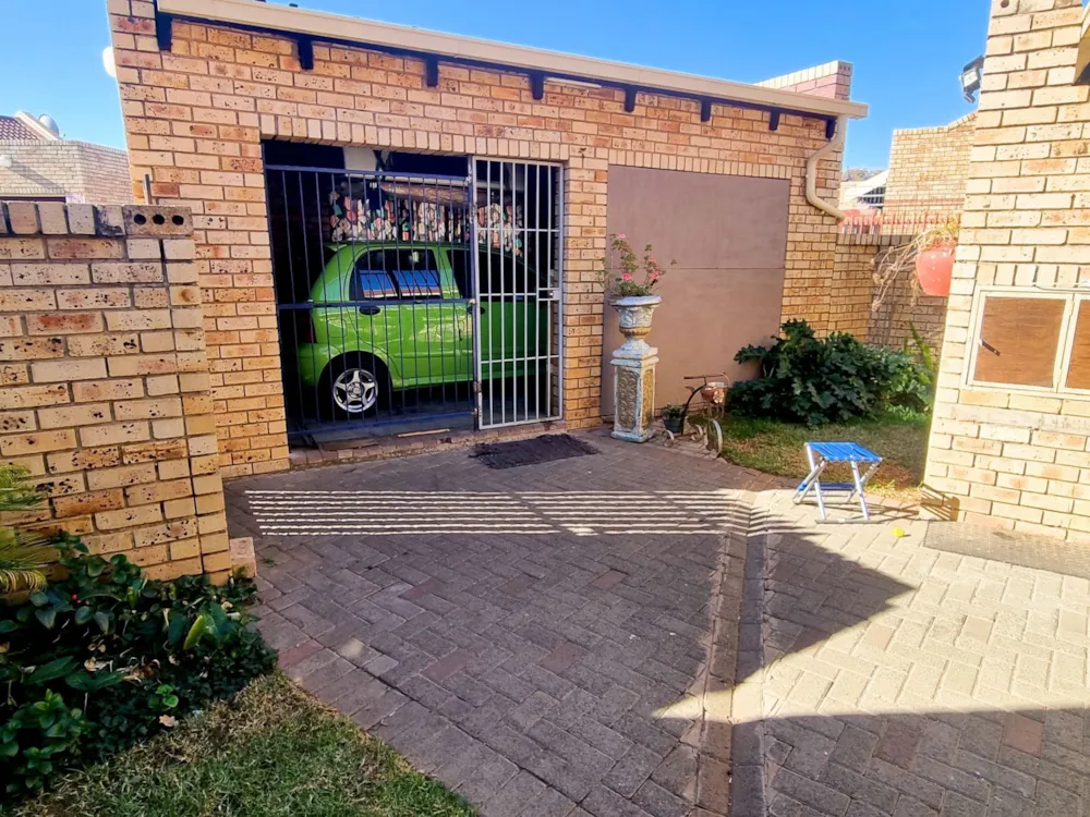 Townhouse let in Uitsig, Bloemfontein - 1BX1718946 Townhouse let in Uitsig, Bloemfontein - 1BX1718946