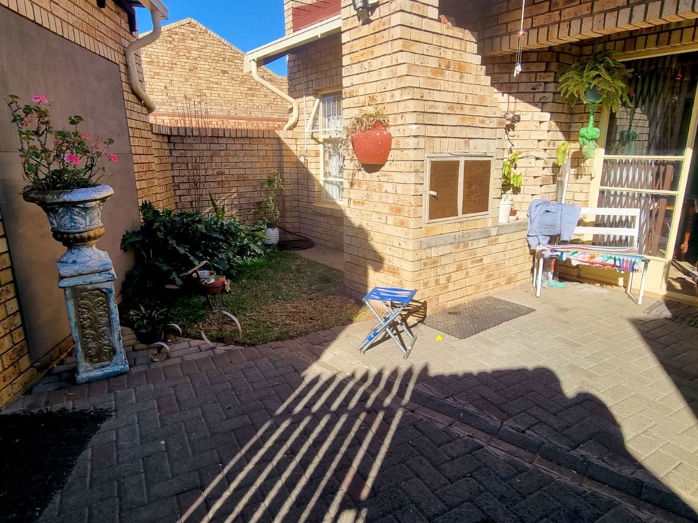 Townhouse to rent in Uitsig, Bloemfontein - 1BX1718946 Townhouse to rent in Uitsig, Bloemfontein - 1BX1718946