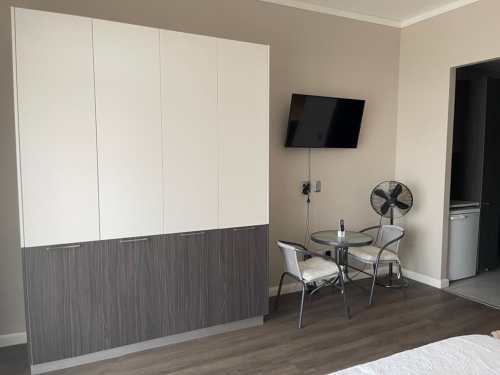 Bachelor apartment to rent in Menlyn - PTL1675779 Bachelor apartment to rent in Menlyn - PTL1675779