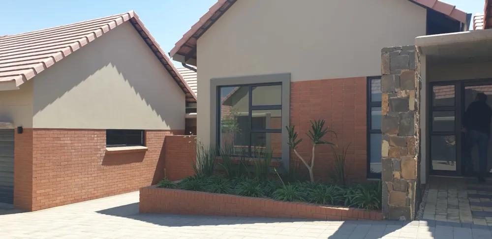 Single-storey retirement home sold in Wild Olive Estate - 1BX1676336 Single-storey retirement home sold in Wild Olive Estate - 1BX1676336