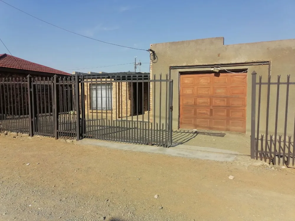 House for sale in Rocklands, Kagisanong - 1BX1676239 House for sale in Rocklands, Kagisanong - 1BX1676239