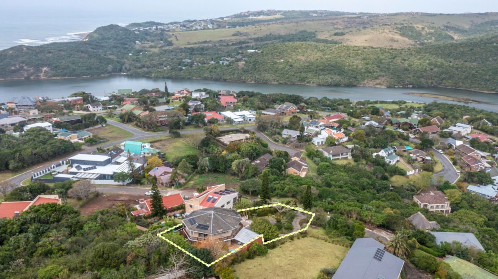 Double-storey house for sale in Cintsa - 1EZ1676271 Double-storey house for sale in Cintsa - 1EZ1676271