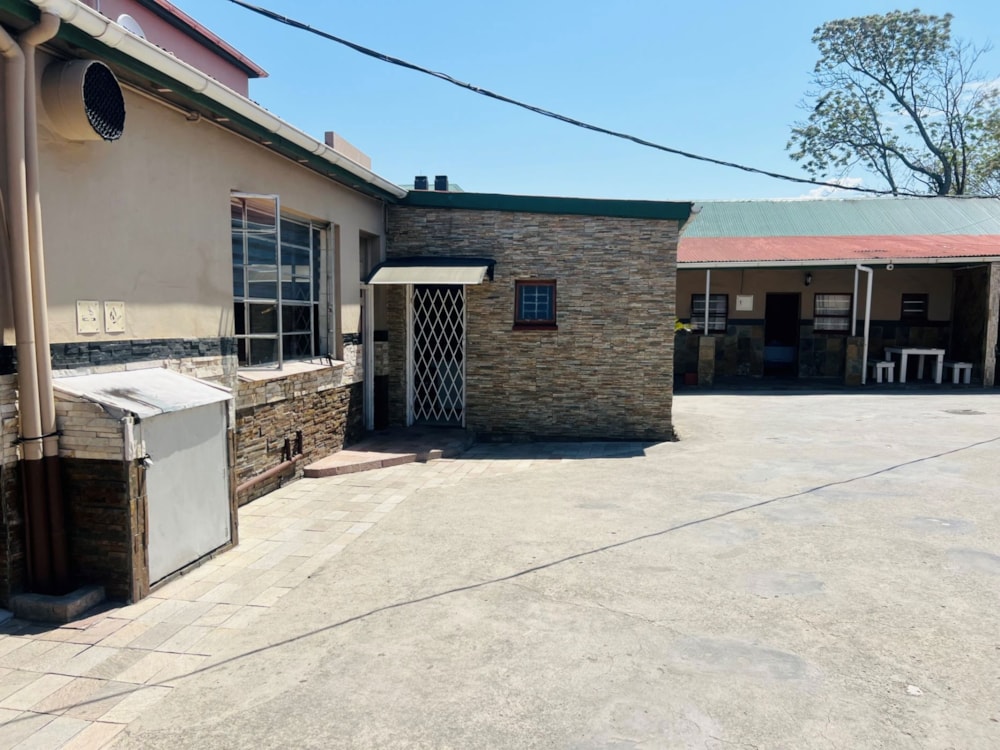 Commercial Building for sale in King Williams Town (Qonce) - 1MH1676372