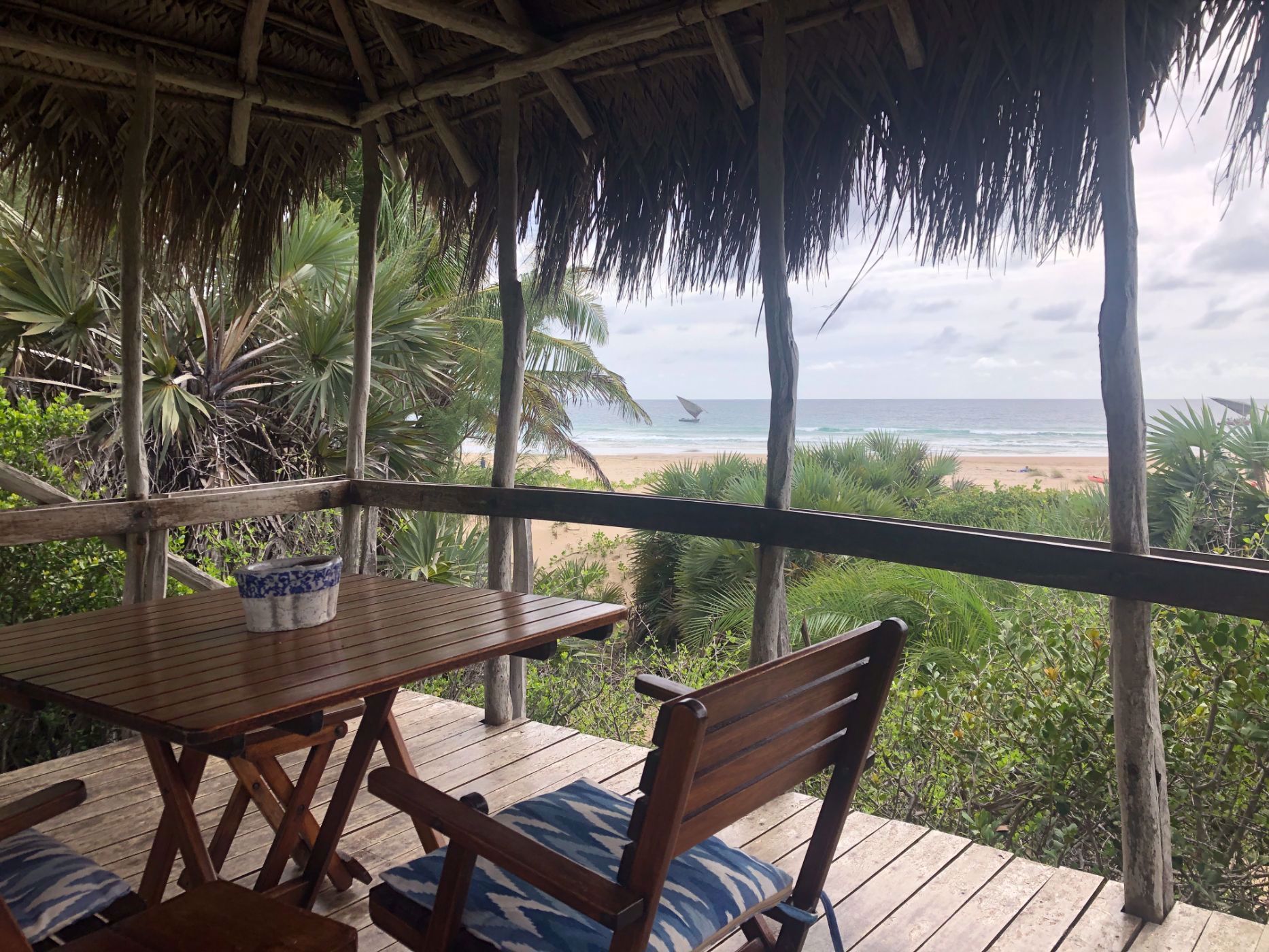 Beach bungalow for sale in Praia da Barra, Mozambique - 3MQ1676425