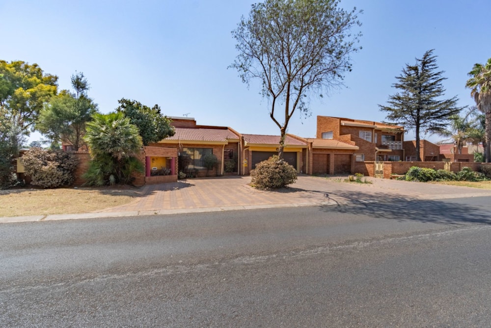 House sold in Mackenzie Park - EN1676722 House sold in Mackenzie Park - EN1676722