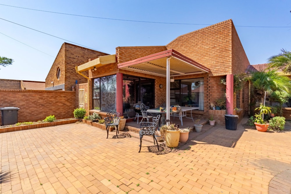 House sold in Mackenzie Park - EN1676722 House sold in Mackenzie Park - EN1676722