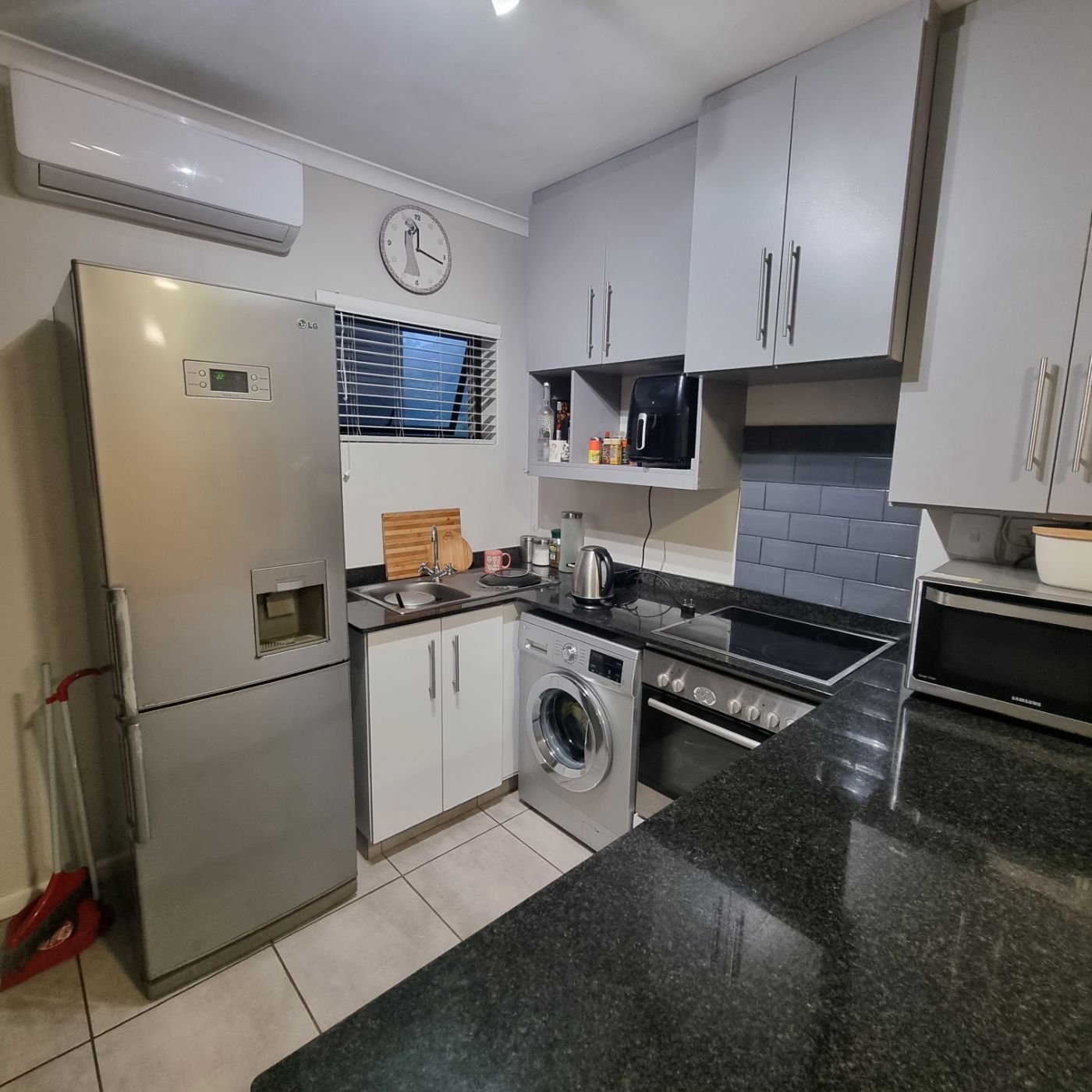 Apartment let in Waterfall, Upper Highway - 1KF1677149