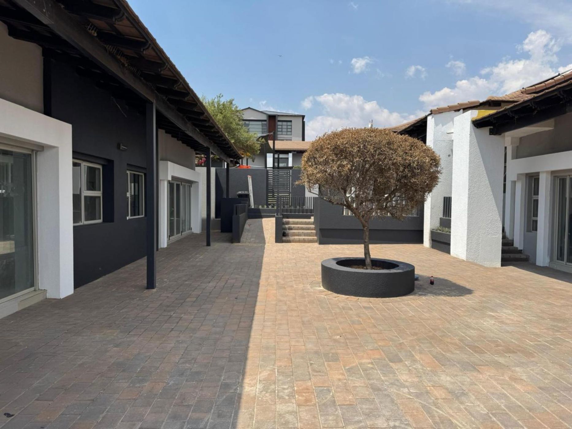 Commercial office to rent in Aspen Lakes - 1GV1677851