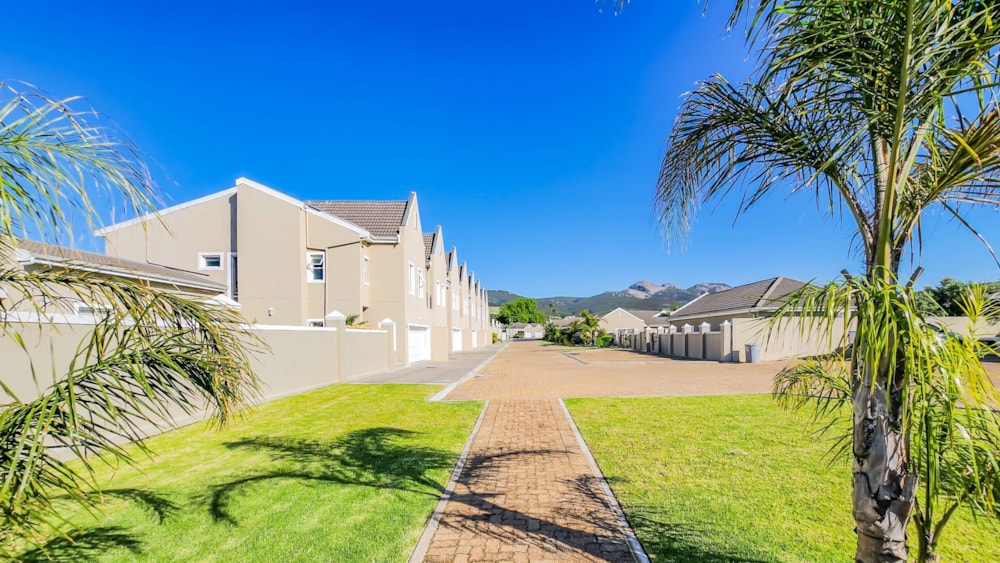 Security estate home sold in Paarl South - TK1677954 Security estate home sold in Paarl South - TK1677954