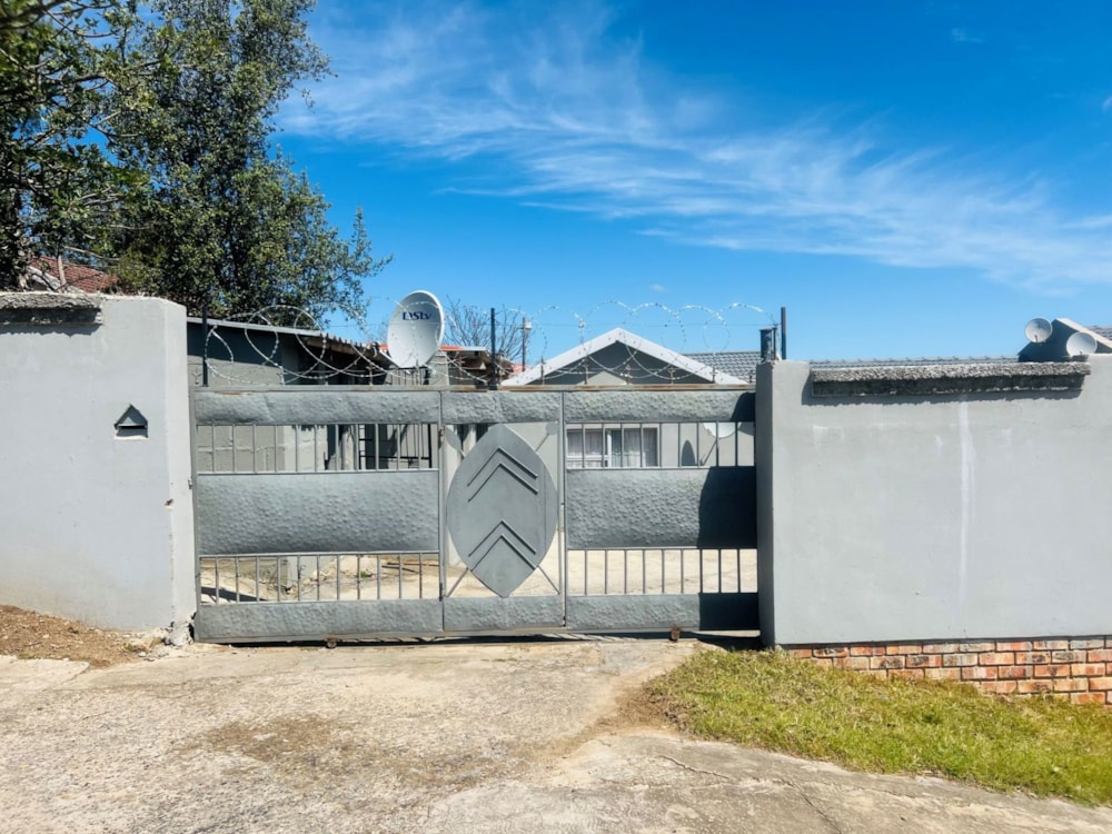 Bachelor apartment for sale in King Williams Town (Qonce) - 1MH1677769 Bachelor apartment for sale in King Williams Town (Qonce) - 1MH1677769