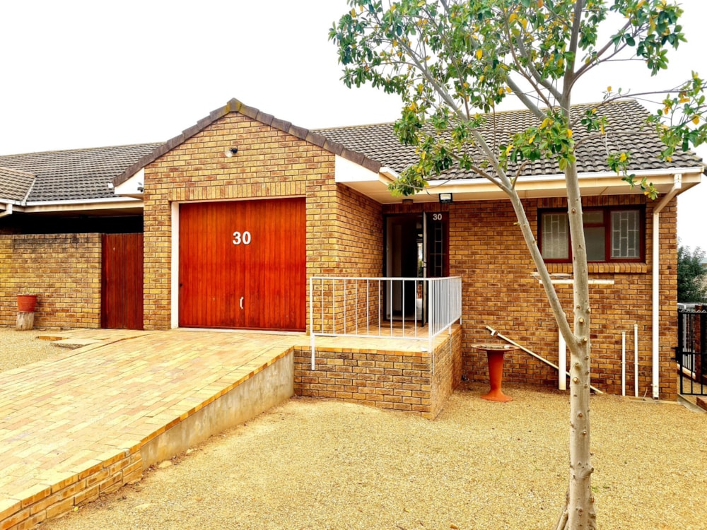 House let in Moorreesburg - 1MS1694709