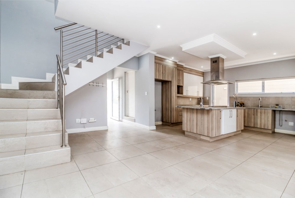 Double-storey cluster let in Bryanston - JBL1678190 Double-storey cluster let in Bryanston - JBL1678190