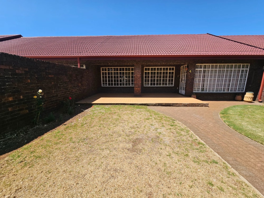 Townhouse sold in Three Rivers Proper - 1VT1678159 Townhouse sold in Three Rivers Proper - 1VT1678159