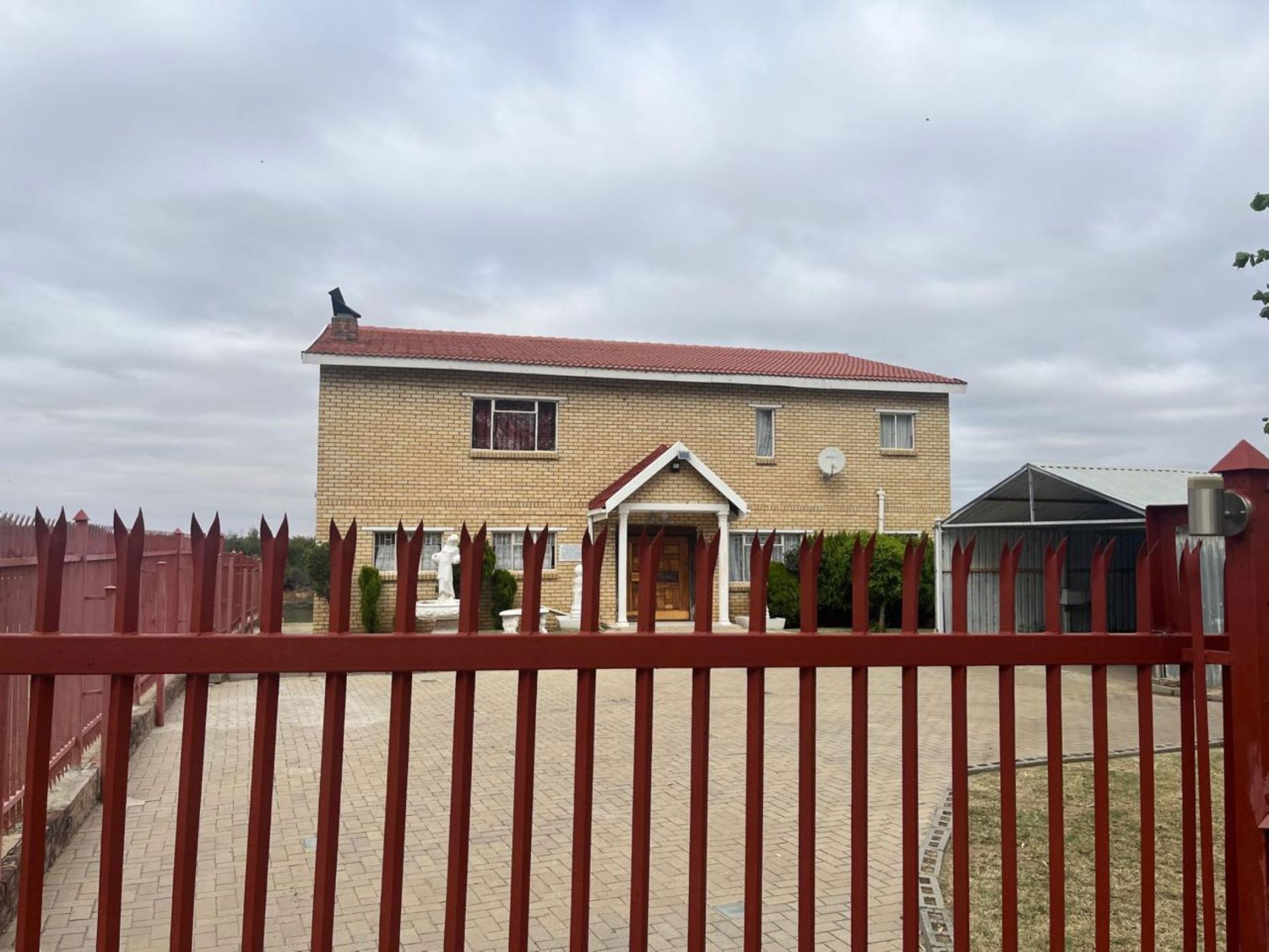 Double-storey house for sale in Bloemhof, North West Province - 1KJ1678681
