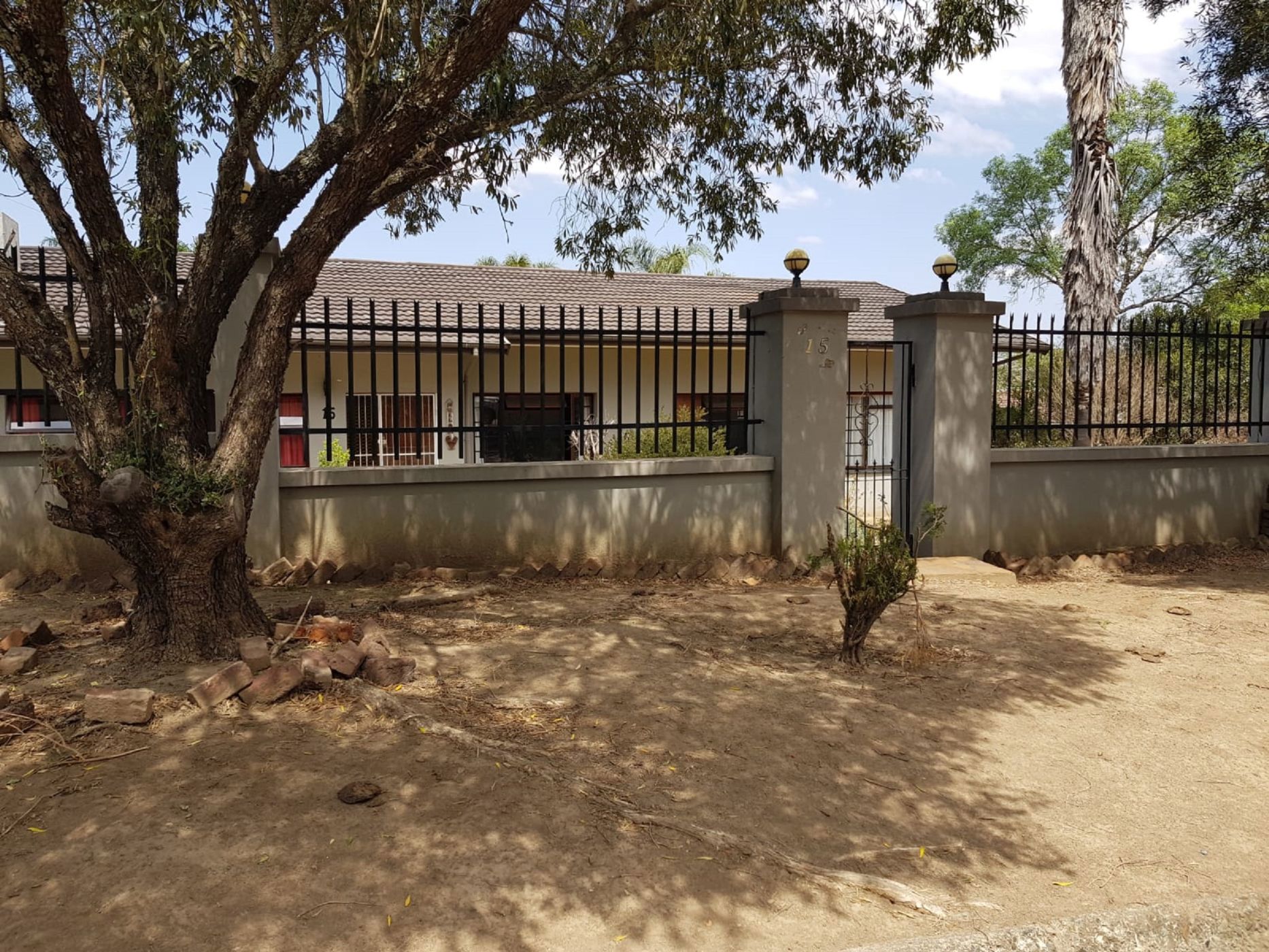 House for sale in Somerset East - 1KK1678857