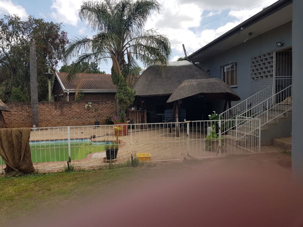 House for sale in Somerset East - 1KK1678857