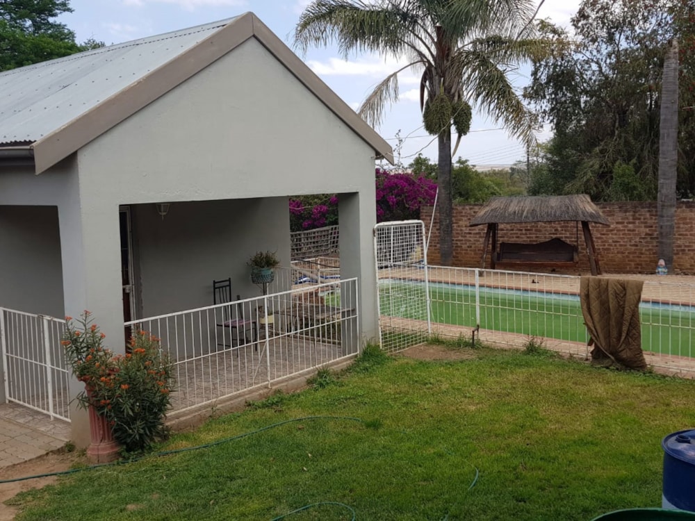 House for sale in Somerset East - 1KK1678857