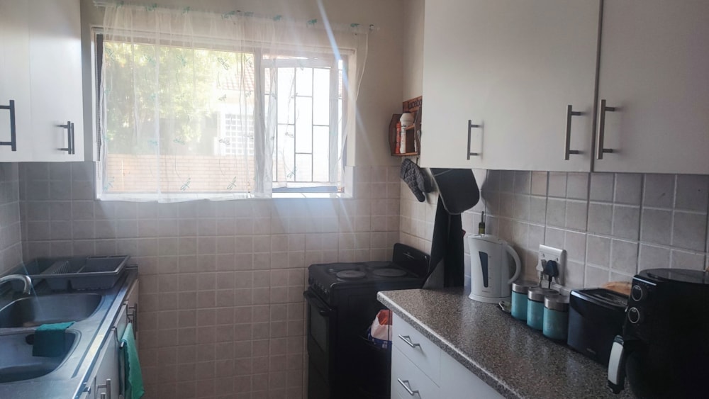Apartment let in Kenilworth, Cape Town - RBL1684682 Apartment let in Kenilworth, Cape Town - RBL1684682