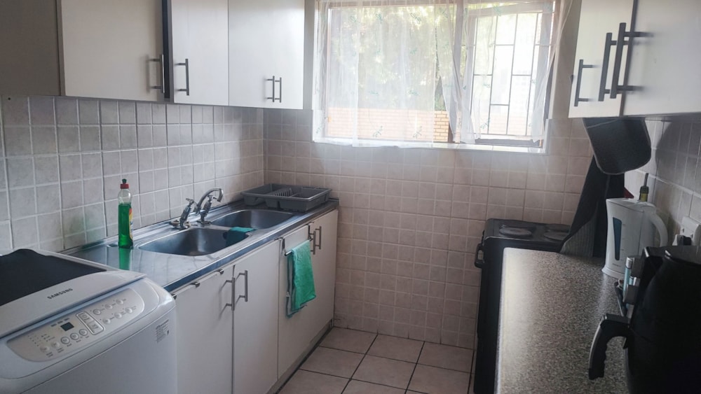 Apartment let in Kenilworth, Cape Town - RBL1684682 Apartment let in Kenilworth, Cape Town - RBL1684682