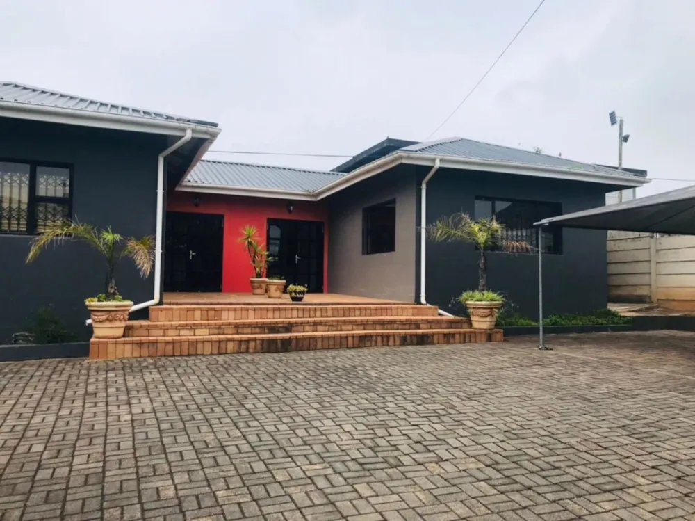 House for sale in Mthatha Central - 1MH1679502 House for sale in Mthatha Central - 1MH1679502