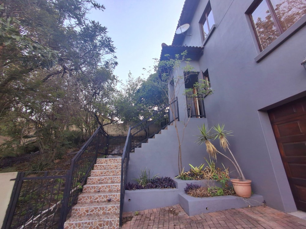 Security complex home let in Nelspruit (Mbombela) - 1NS1679866 Security complex home let in Nelspruit (Mbombela) - 1NS1679866