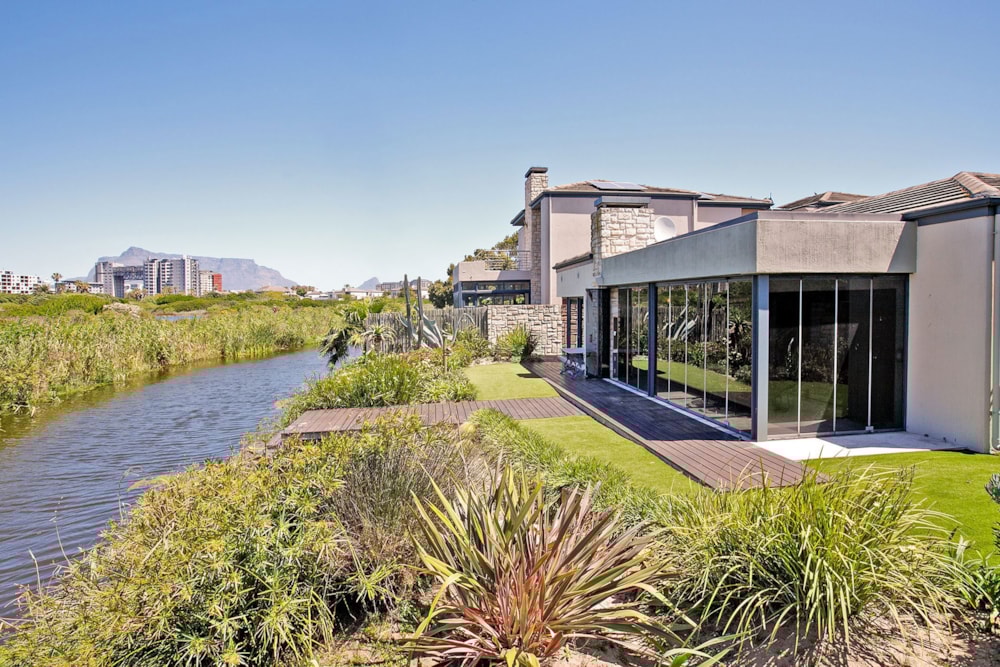 Security estate home sold in Century City - 1TV1677493