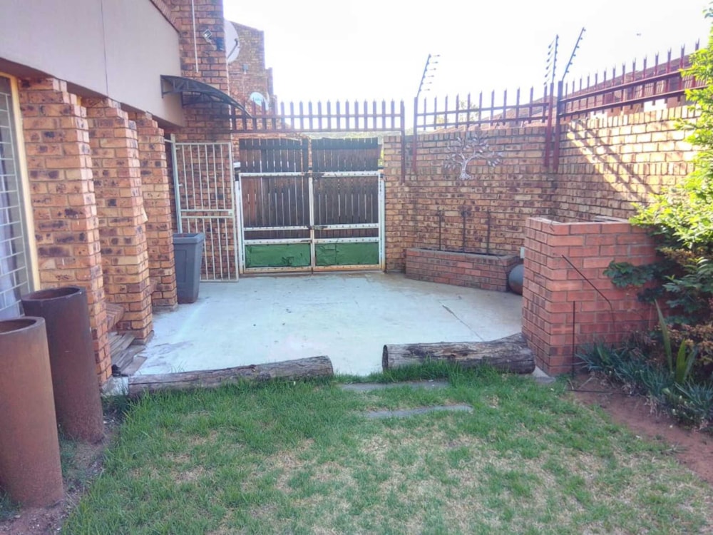 Security complex home for sale in Middelburg (Mpumalanga) - 1MD1679286