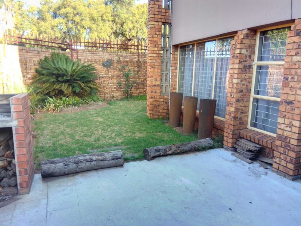 Security complex home for sale in Middelburg (Mpumalanga) - 1MD1679286