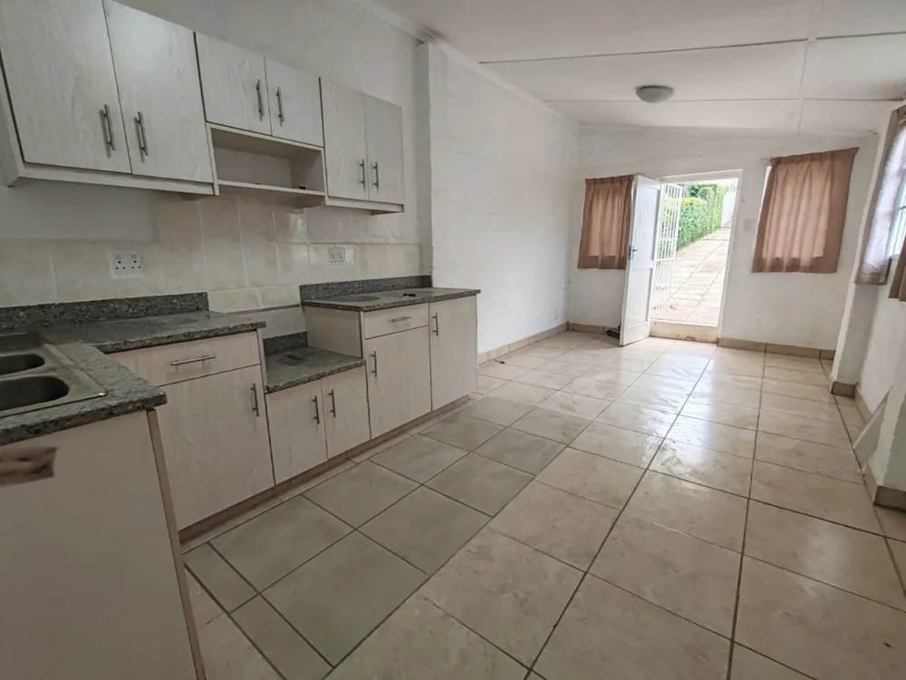 Garden cottage to rent in Durban North - 1ND1740965