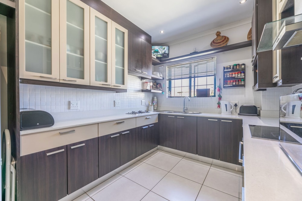 Security complex home sold in Melkbosstrand - 1TV1678011 Security complex home sold in Melkbosstrand - 1TV1678011