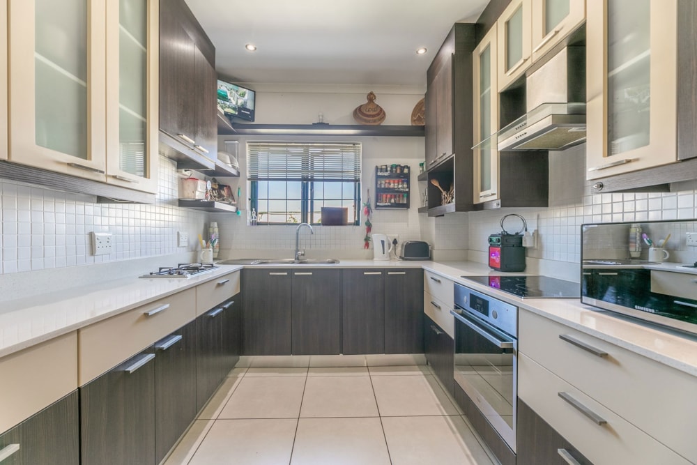 Security complex home sold in Melkbosstrand - 1TV1678011 Security complex home sold in Melkbosstrand - 1TV1678011