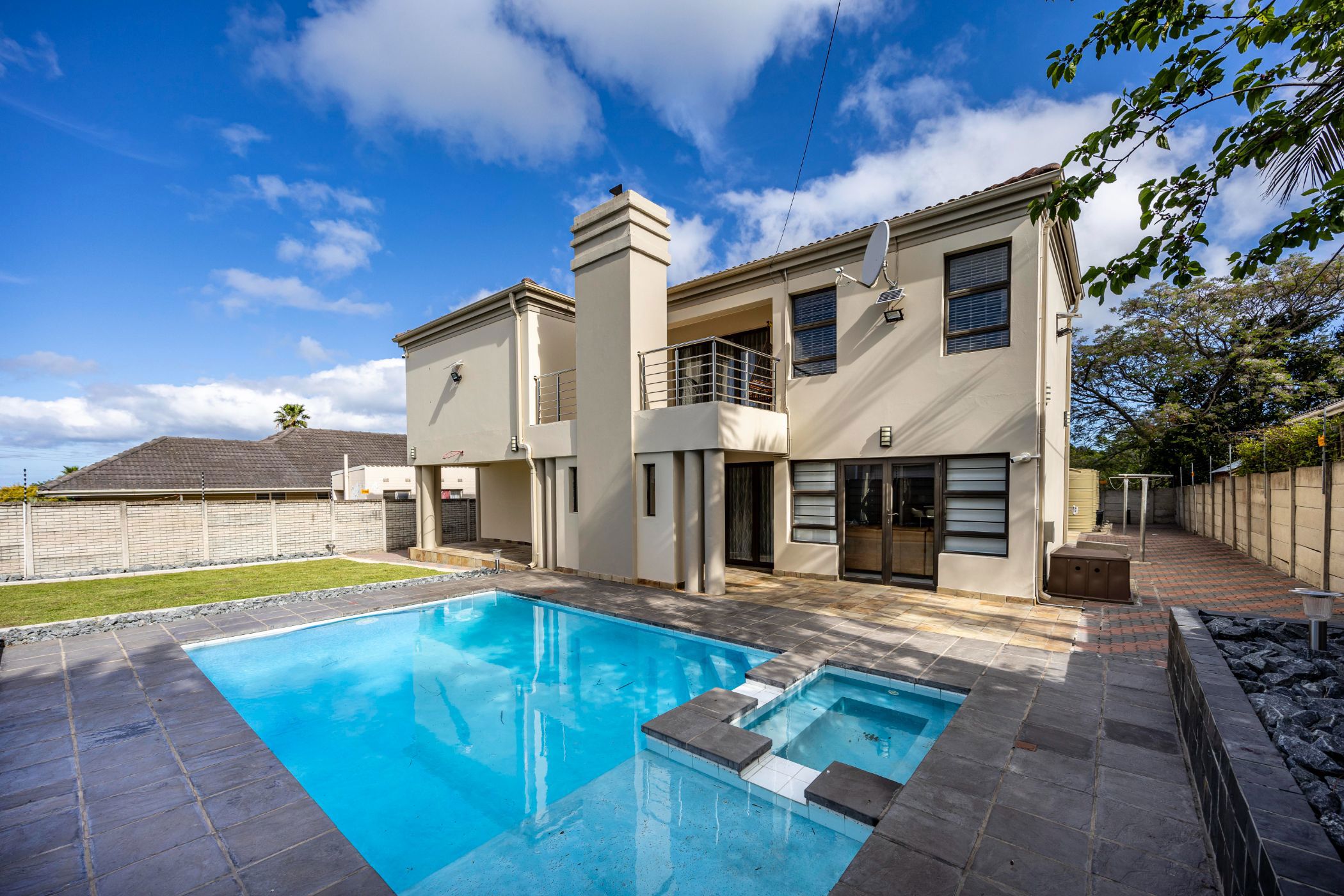 House sold in Beacon Bay - 1EZ1675329