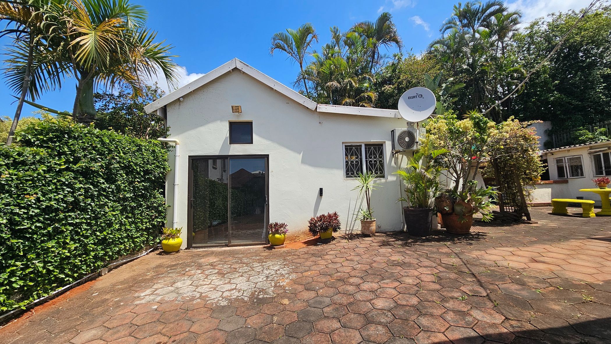 Garden cottage let in Essenwood - 1DA1679360