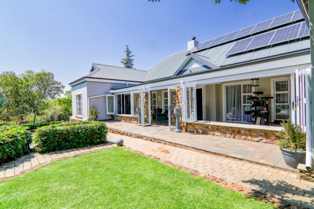 Single-storey house sold in Cornwall Hill - CN1676874