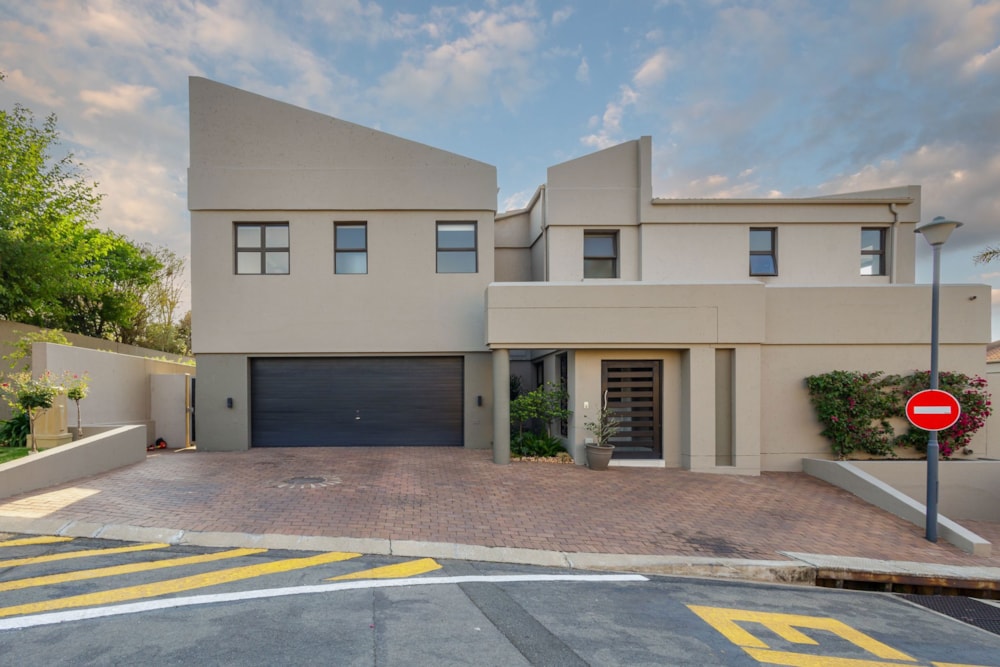 Double-storey cluster sold in Linksfield - BED1677091 Double-storey cluster sold in Linksfield - BED1677091