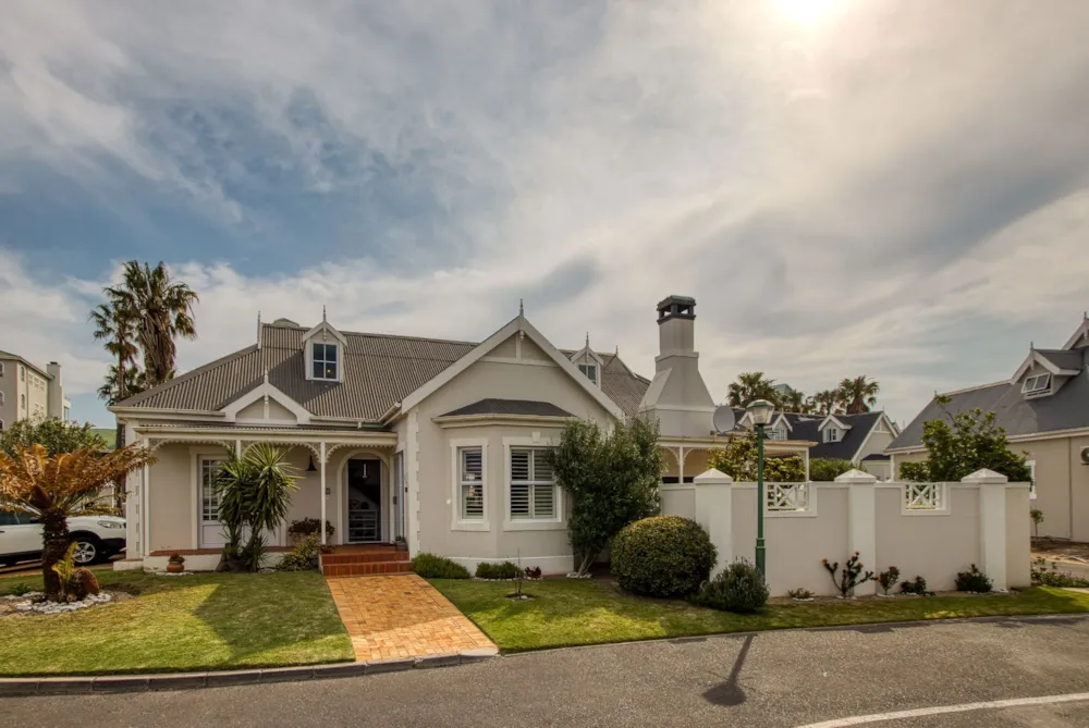 House sold in Greenways - SW1676385 House sold in Greenways - SW1676385