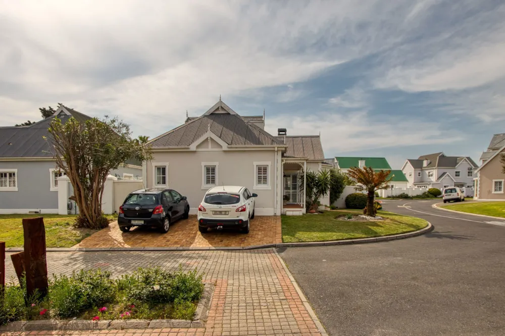 House sold in Greenways - SW1676385 House sold in Greenways - SW1676385